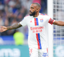Lacazette heads Lyon to beat Troyes 4-1